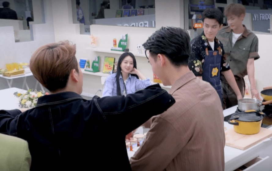 《拜冰7》开播,赵丽颖离婚后综艺首秀,状态不佳老是神游