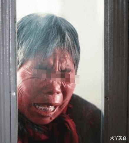 刚满|大龄产妇二胎喜迎男婴,孩子刚满半岁,家人却哭到撕心裂肺