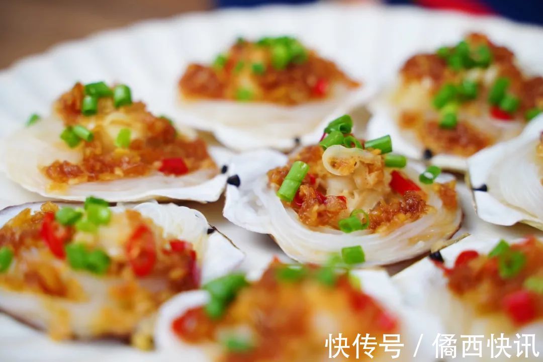 吃8个扇贝要配2头蒜，这样的蒜蓉粉丝蒸扇贝味最正！蒜香超浓郁！