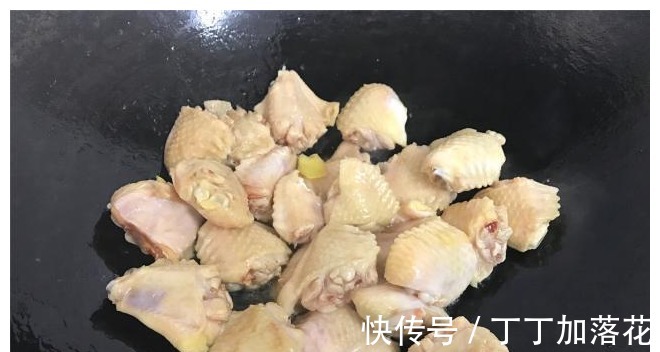 醇香|教你鸡翅的特色做法,醇香浓郁,鲜美嫩滑,比可乐鸡翅好吃10倍!