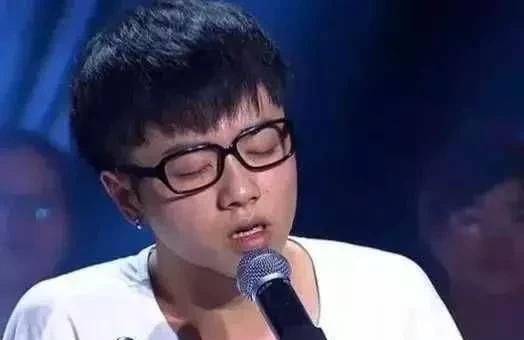 超级男声 华晨宇的外貌为什么感觉变了很多?