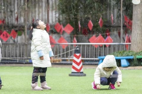 高能预警！人类幼崽花式赏雪还有人提笔作诗