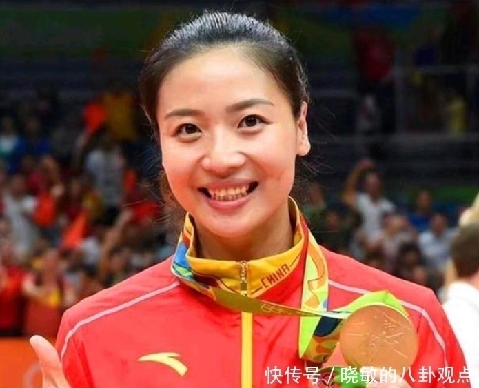 家庭主妇|女排功勋魏秋月近照:带儿子去动物园游玩,昔日女神沦为家庭主妇
