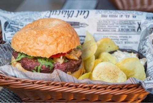 到底|肯德基汉堡卖19元,德莱士汉堡卖5元,价格差距这么大到底有什么不同