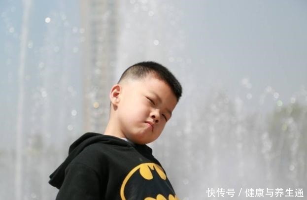 缺点|男孩子有这2个“缺点”,家长不用管,长大后会越来越有出息!