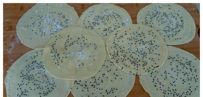 芝麻烧饼|最好吃的芝麻烧饼做法,不用烤箱,一次成型,咬一口掉一地渣,香