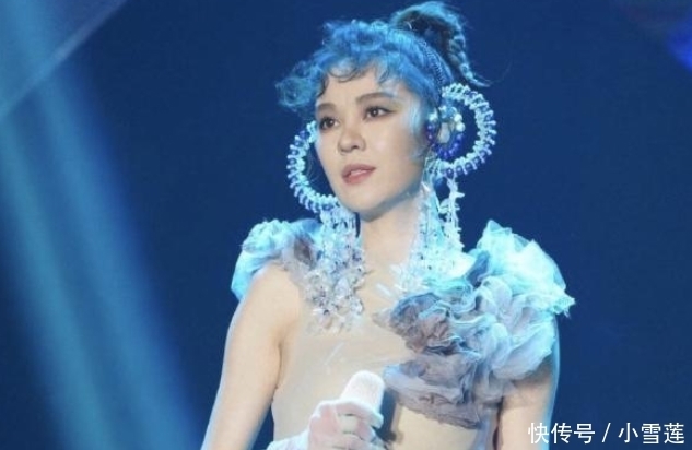 她本是超女第四名,现在混得却比冠军好,开演唱会还一票难求