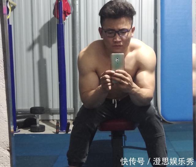 卧推|一个不练腿的健身人,N多年后,他会练成什么样子?