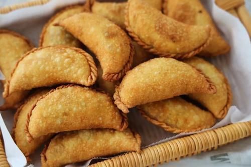 早餐韭菜不做韭菜盒子，试试这样做，金黄酥脆，满满的馅料，太过瘾了