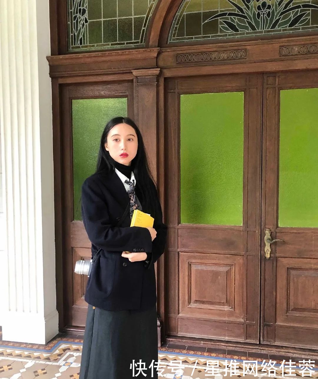 口红|那些在冬天穿全黑的女生,如何靠口红胜出?