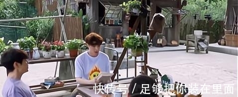 筷子|张艺兴用筷子的另一头夹面引争议，网友：他的修养刻在骨子里