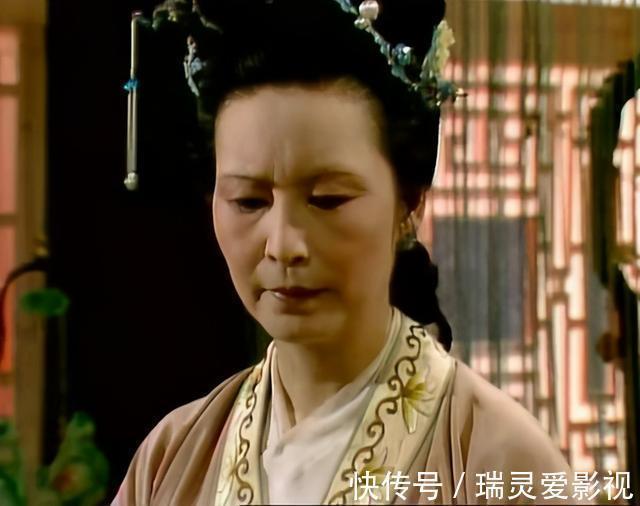 抄检大观园&《红楼梦》贾家的没落:贾母吃饭,锅里再也舀不出一碗红稻米饭