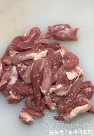 辣椒面儿|猪肉降价了,一次性多买点,教你在家晒猪肉干吃,用来下酒特别香