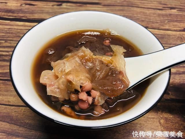春节过后，这碗赤豆甜汤别错过了，做法简单又好喝，是脾胃的挚爱