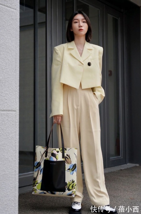 百搭 早春最chic的穿搭法!“毛衣+阔腿裤or西装”,简约百搭且不挑人