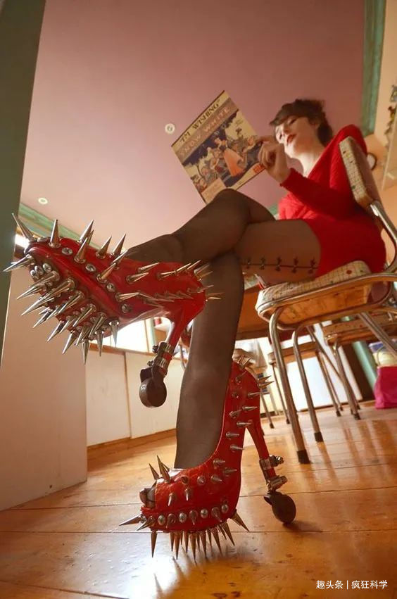 纯天然#一组脑洞大开的奇葩鞋子，设计师的创意实在让人看不懂！