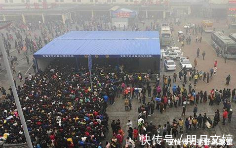 妈妈|“妈妈,为什么她能插队?”父母的回答,影响孩子的未来