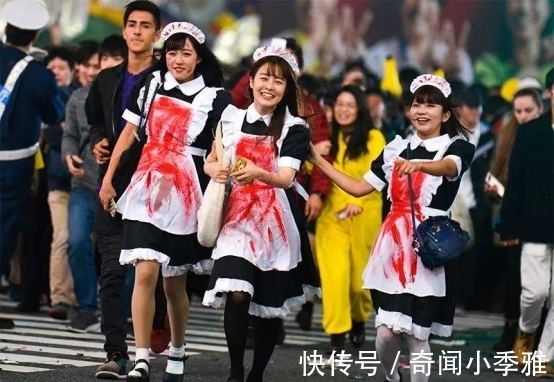 奇葩|日本街头的姑娘,浓妆艳抹,身上有一种“奇葩”的二次元感觉