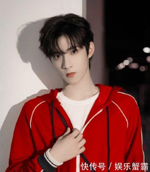 密室 刘耀文记录了“密室出逃”的全过程,背手插兜,他对谁表示不满了?