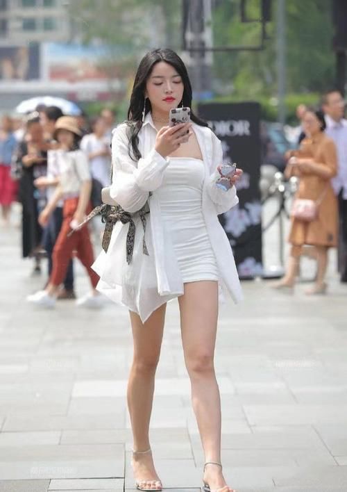 穿搭|简单搭配组合，绸面衬衫+吊带短裙，满满优雅气质！