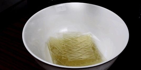 白糖|不用烤箱、不用奶油，教你做入口即化的慕斯蛋糕，一看就会超简单