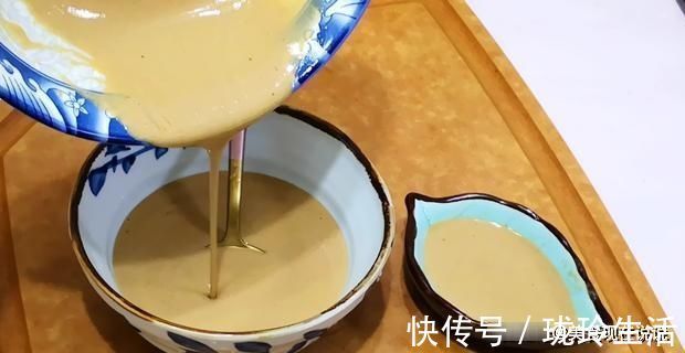 香油|芝麻酱如何调稀，用水还是油？老厨子教你这样做，丝滑细腻味道香