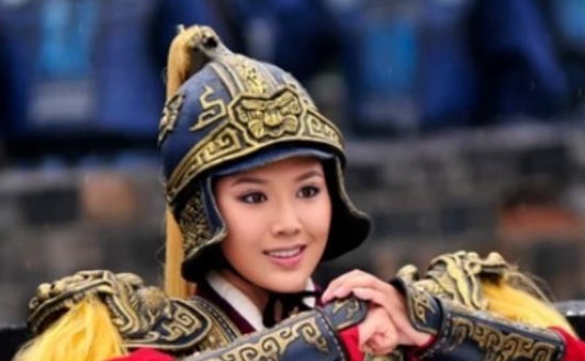 女扮男装|清朝一女子仰慕花木兰,她也女扮男装进军营,可没多久就怀孕了!