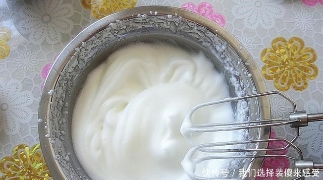 平底锅就能完成的、入口即化的舒芙蕾式蛋糕,简单好做,太好吃!