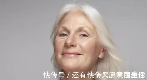 染发剂 头发变白爱染发,虽减龄、显年轻,但是可能会引发皮肤疾病