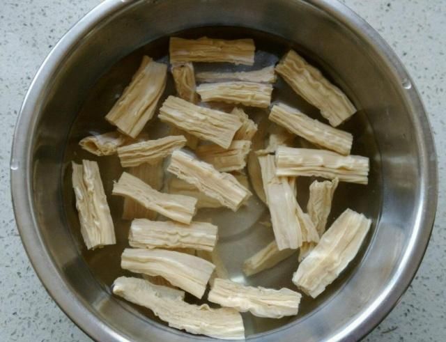 泡腐竹多加一点它，泡好的腐竹爽滑又劲道，怎么做都好吃