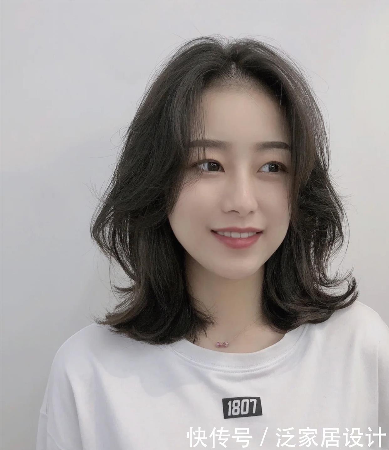 发型|这才是2021年流行“锁骨发型”的典范!瞧博主这4款,洋气又减龄