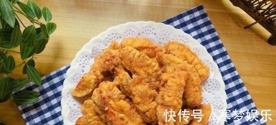 鸡胸肉不要总炒着吃了,试试这做法,外酥里嫩,吃着特解馋!