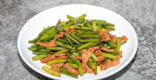 鲜嫩|炒瘦肉，总是发硬怎么办？别再直接下锅炒，做好这1步，鲜嫩滑口