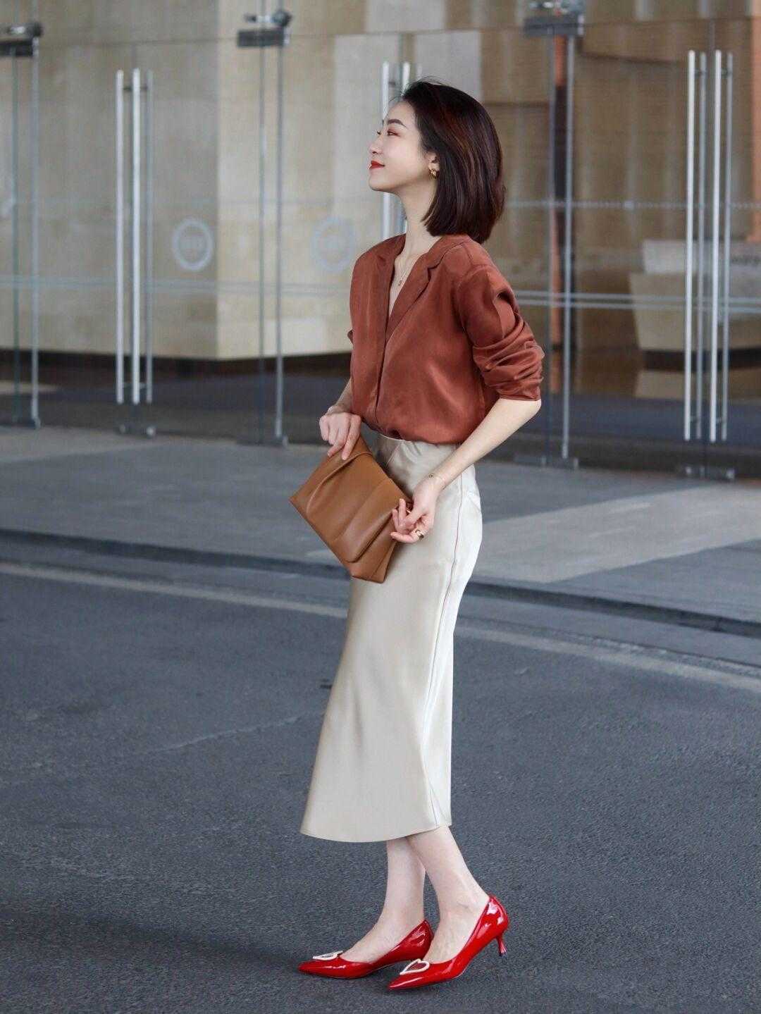 字裙|衬衫的“高级穿法”是这样的,优雅干练又有气场,实用又时髦