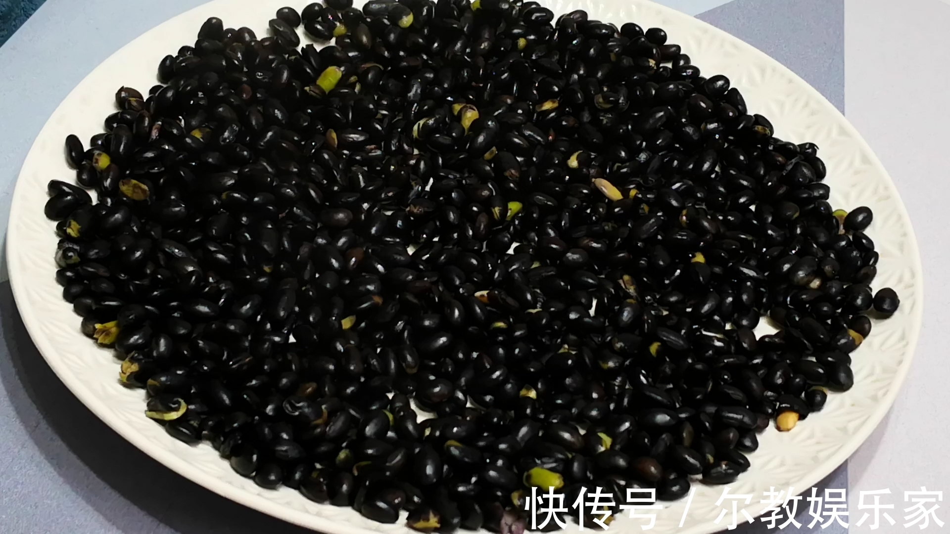 晓峰|黑豆放锅里蒸一蒸,作用拿钱都买不到,80岁奶奶偷教妙招,真管用