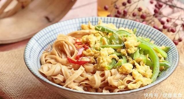 葱油|超级好吃的一碗面，10分钟就搞定，比葱油拌面香多了