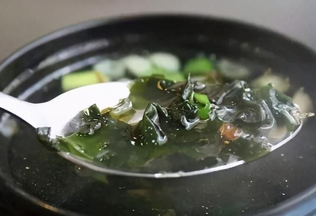 汤鲜|煮紫菜汤时,别直接就加水,早餐店主教我1个方法,汤鲜还无异味