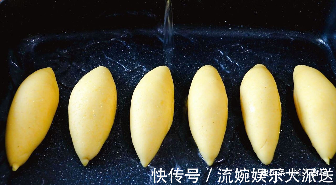 不用蒸，不用烤，教你做玉米面棒棒馍，皮松软可口，底焦黄酥脆