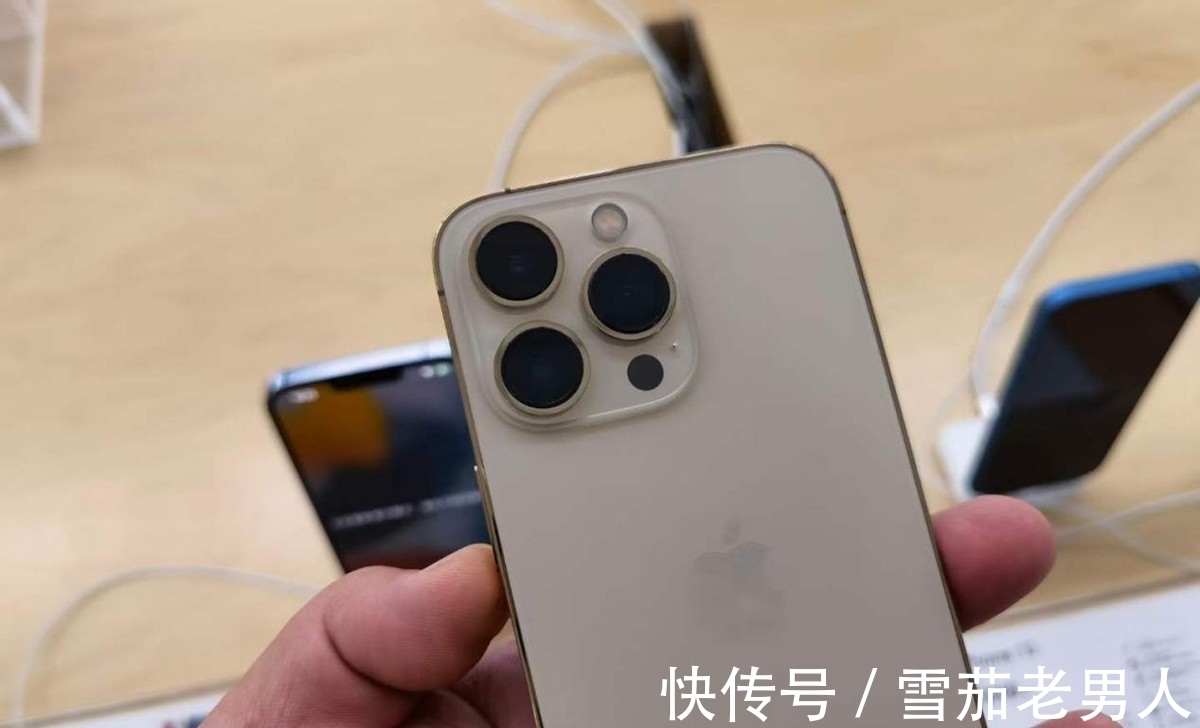 划痕|开箱无小事！苹果iPhone13系列拿到手先做啥？网友已经总结教训