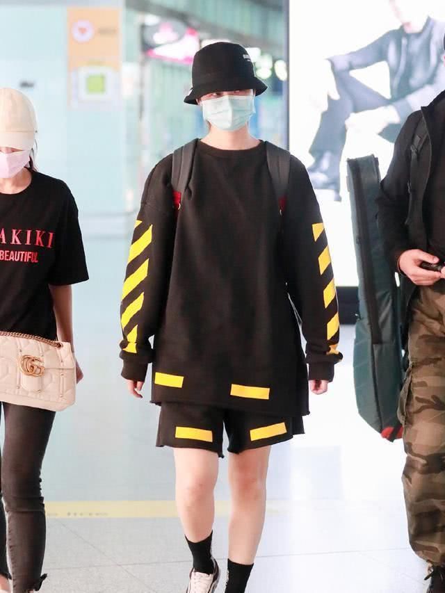 李宇春出席青你2总决赛亲身演绎百变舞台，暖心助力成团夜