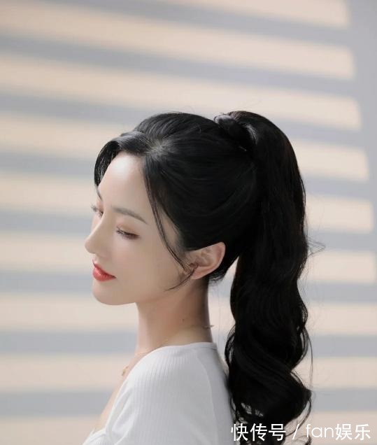 泡泡辫 日常的时尚发型,高丸子头温柔甜美很有少女感,这款值得尝试!