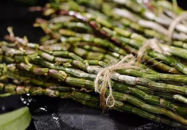 铁皮石斛|45岁后的女人别太节俭,5种零食日常吃点,或能补充雌激素