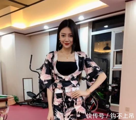 穿着包臀裙来健身房，这不合适吧！穿着包臀裙来健身房，这不合适吧！