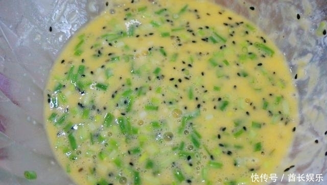 营养|鸡蛋饼这样做不用和面,只需要简单搅一搅,摊一摊,好吃又营养