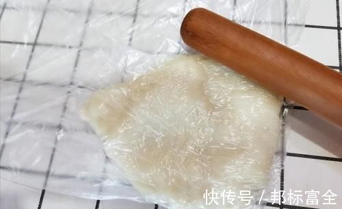 家人|这道简单的中式甜点，又香又软糯，学会了过年给家人秀起来