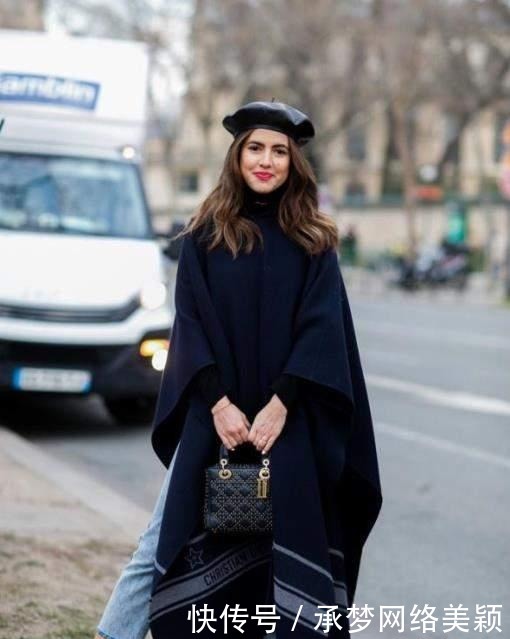  今年冬天“大衣+帽子”火了，时髦保暖还显脸小，潮人们都上头了