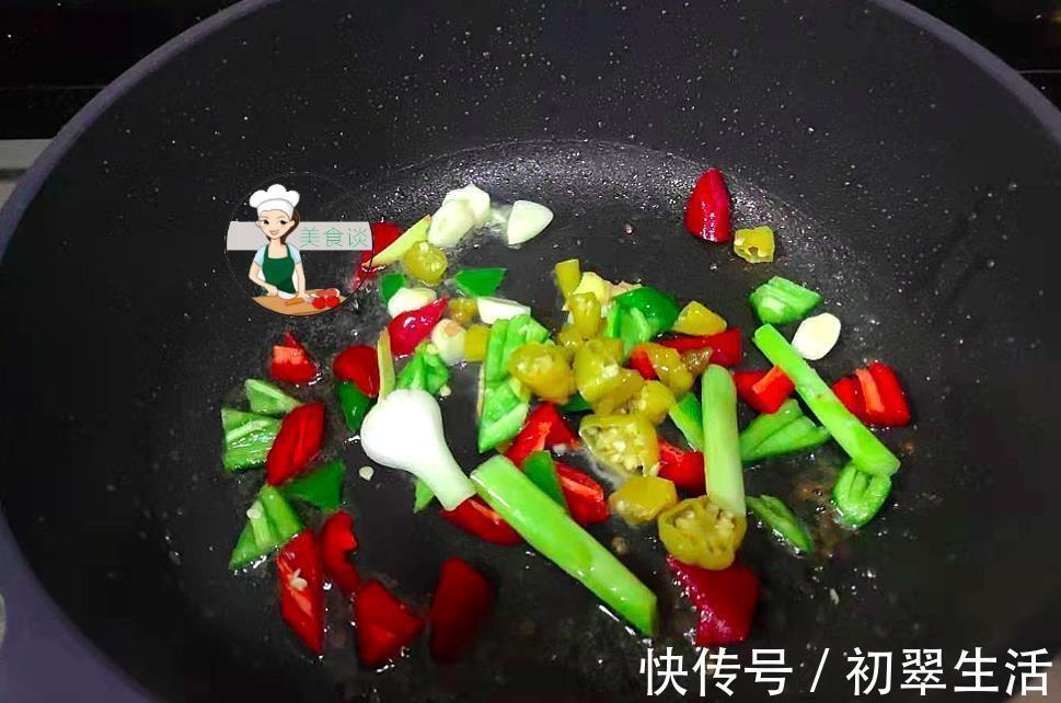 蒜苗|大厨教你“土匪猪肝”最美味的做法，掌握这一点，又鲜又嫩，真香