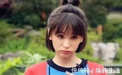 啾啾|发际线比较高的女生,尽量少梳这3种发型,否则发际线会上移!