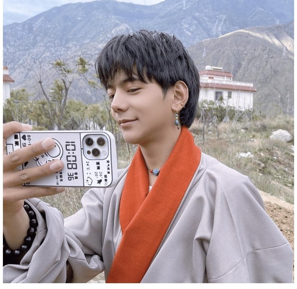 周也|丁真和周也為《中餐廳》采購，買了兩推車，讓女生搬東西好直男