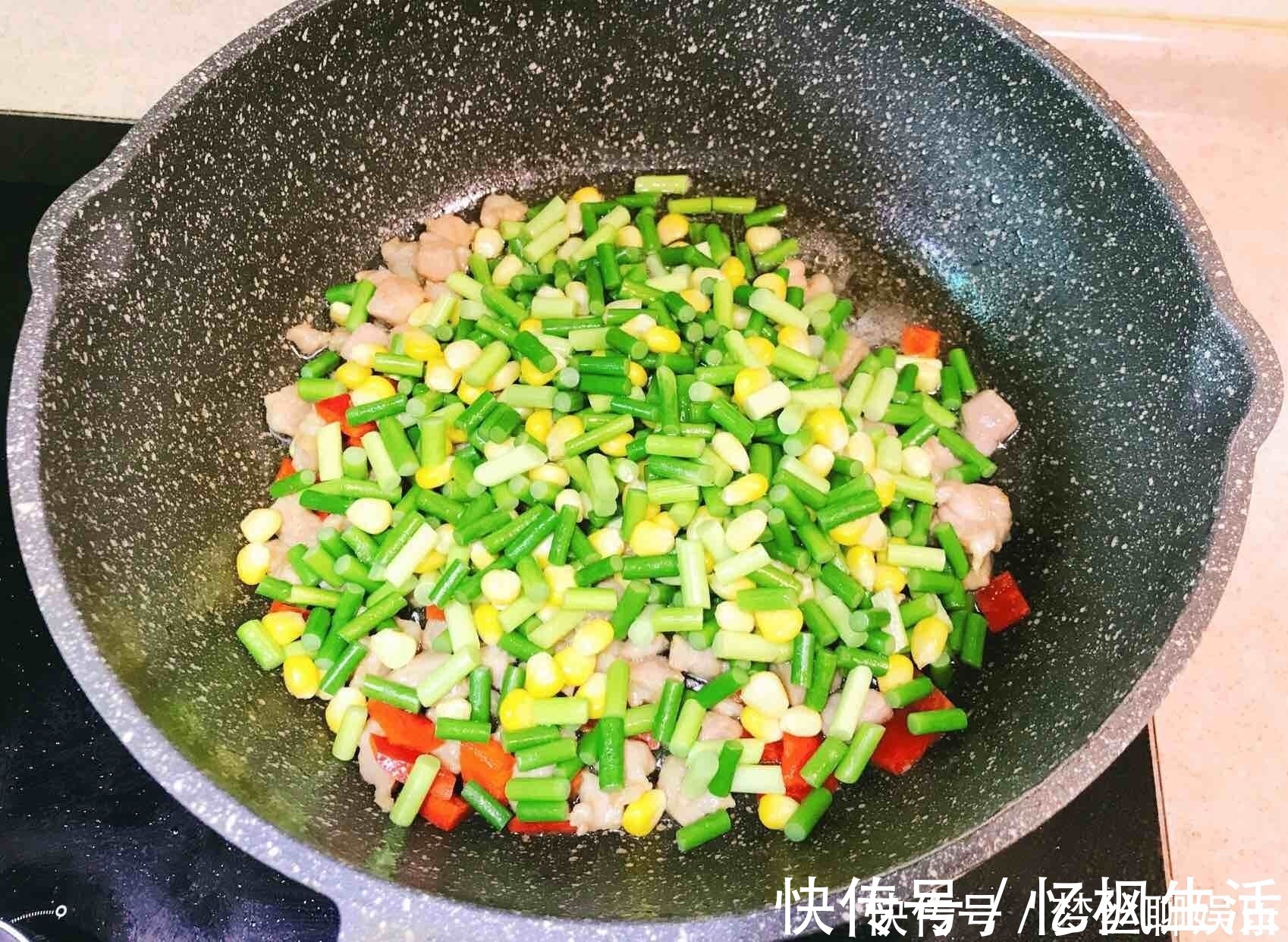 宿便|这菜是天然“洗肠草”,杀菌清肠道,隔三差五吃,排出宿便一身轻